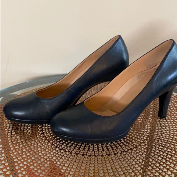 naturalizer navy pumps